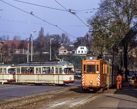 Kieler Straßenbahn Bis Mai 1985 betrieb die Kieler Verkehrs-AG (KVAG) ihre letzte Straßenbahnlinie 4 auf der relativ exotischen...